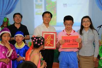 市北区领导六一节走访慰问仁爱小学少年儿童