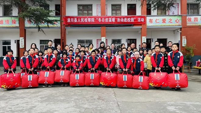 这个冬日，让温暖和法治一起走进校园——仁爱小学专题报道